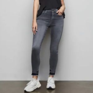 Good American Black Washed Crop Fray Hem Skinny Jeans